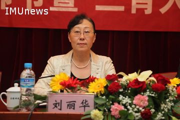 校党委书记刘丽华讲话校长陈国庆主持会议校党委副书记赵东(右,副